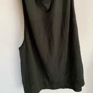 Black lululemon tank